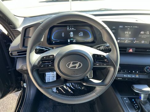 Certified 2025 Hyundai Elantra Sport image 16
