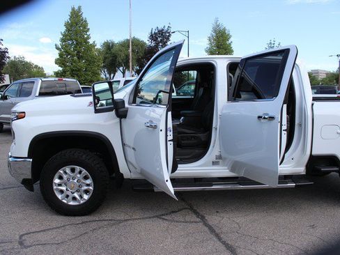 Used 2024 Chevrolet Silverado 2500 LTZ w/ LTZ Convenience Package AWD/4WD image 10