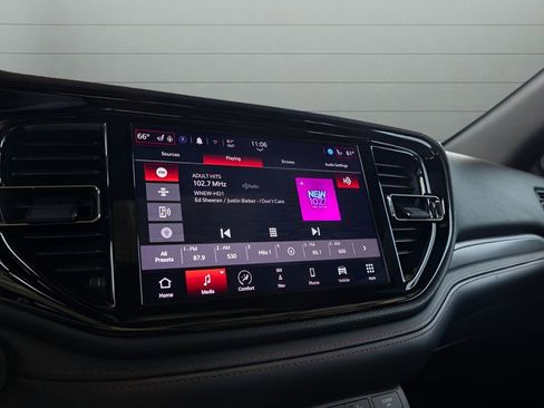 Used 2022 Dodge Durango R/T w/ Blacktop Package AWD/4WD image 23