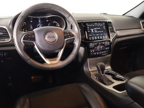 Used 2019 Jeep Grand Cherokee Altitude image 2