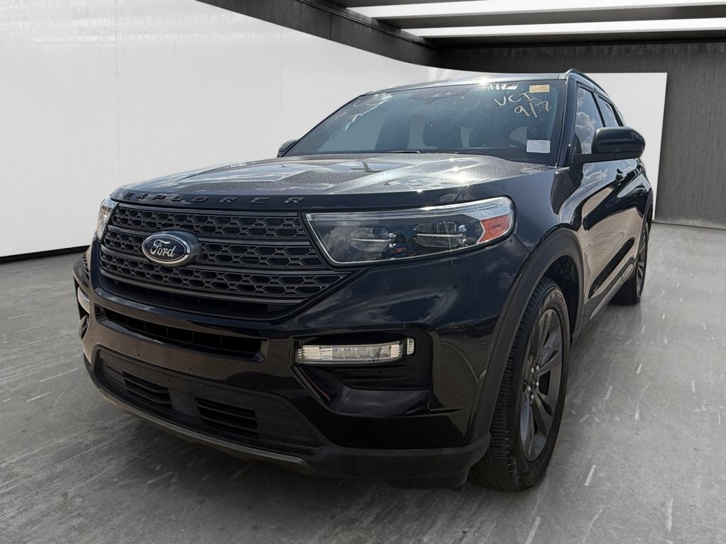 Used 2023 Ford Explorer XLT w/ Equipment Group 202A RWD image 1
