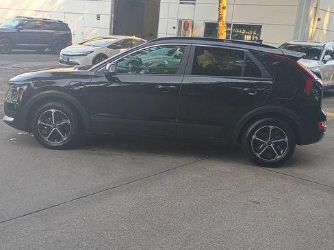 Certified 2025 Kia Niro EX w/ EX Cold Weather Package FWD image 7