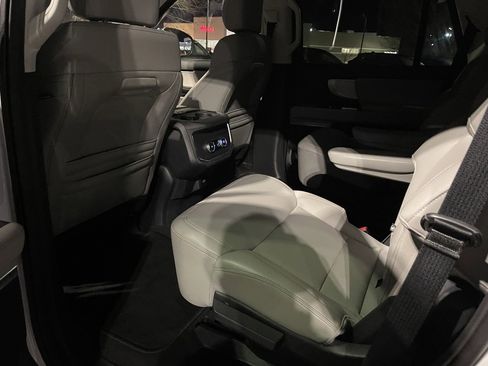 Used 2025 Ford Expedition Active image 10