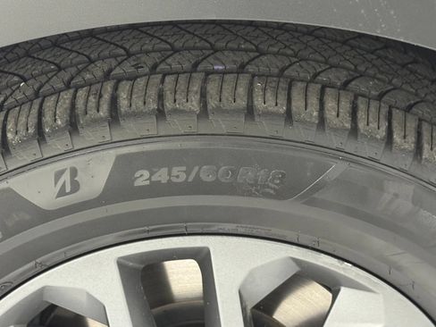 Used 2024 Kia Telluride LX FWD image 35