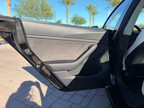 Used 2021 Tesla Model 3 Standard Range Plus image 9