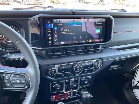 Used 2024 Jeep Wrangler Unlimited Rubicon image 6