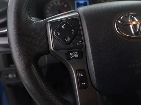 Used 2018 Toyota Tacoma TRD Sport image 26