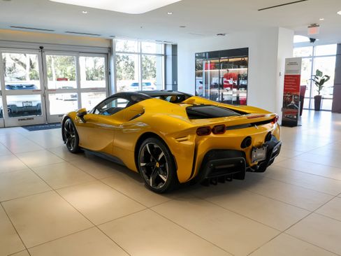 Used 2024 Ferrari SF90 Spider image 51