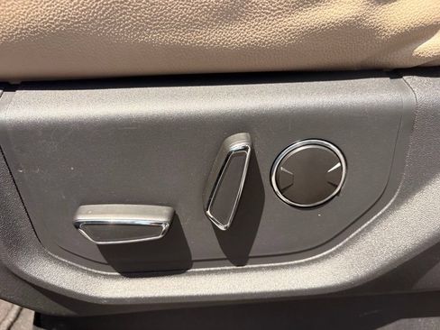 Used 2024 Ford Expedition Limited AWD/4WD image 11