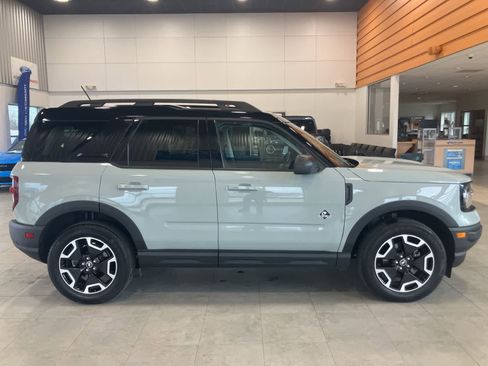 Used 2023 Ford Bronco Sport Outer Banks image 4