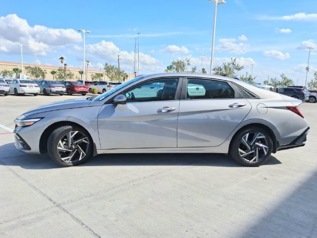 Used 2025 Hyundai Elantra SEL FWD image 4