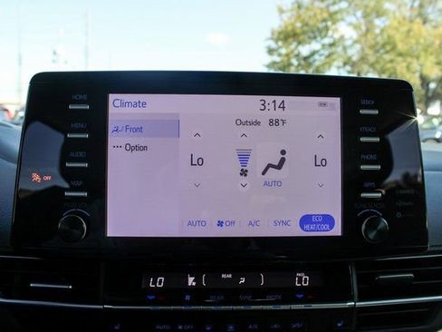 Used 2024 Toyota Sienna XLE image 29