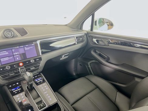 Certified 2026 Porsche Macan AWD/4WD image 26