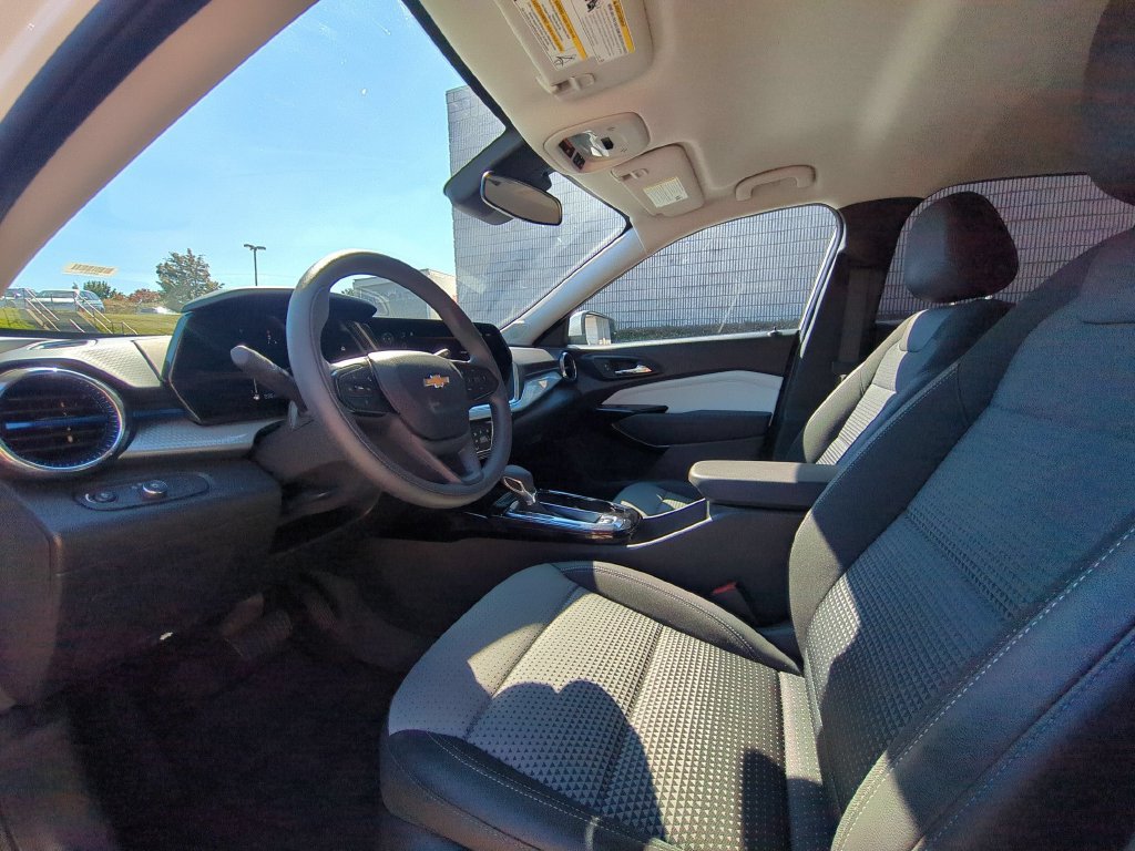 Used 2026 Chevrolet Trax LT FWD image 12