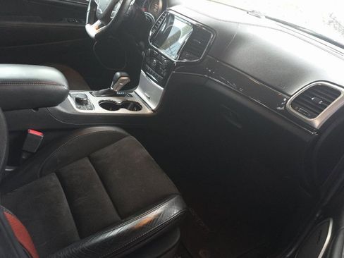 Used 2020 Jeep Grand Cherokee SRT image 9