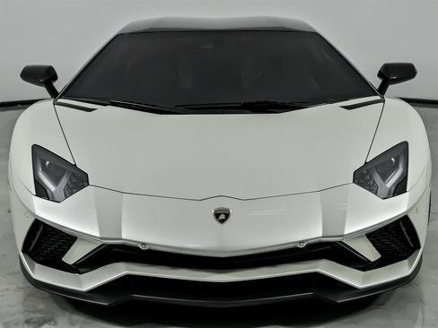 Used 2017 Lamborghini Aventador S image 5