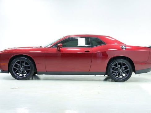 Used 2020 Dodge Challenger SXT w/ Driver Convenience Group image 4