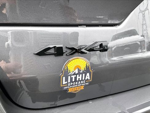 New 2025 Jeep Grand Cherokee Altitude image 7