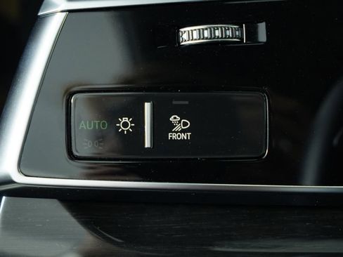 Certified 2025 Audi Q8 Premium Plus w/ Premium Plus Package AWD/4WD image 44