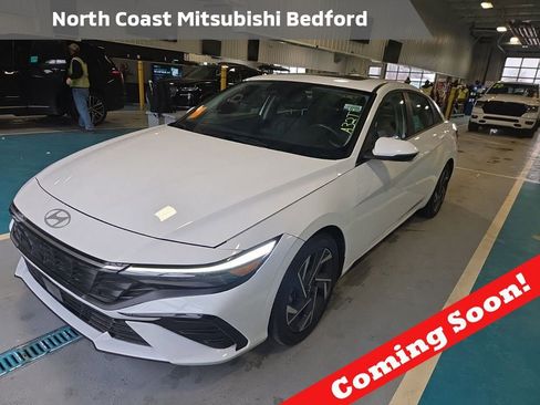 Used 2025 Hyundai Elantra Limited image 1