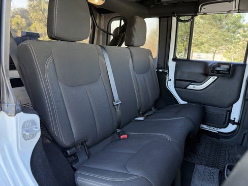 Used 2015 Jeep Wrangler Unlimited Sahara w/ Connectivity Group image 38