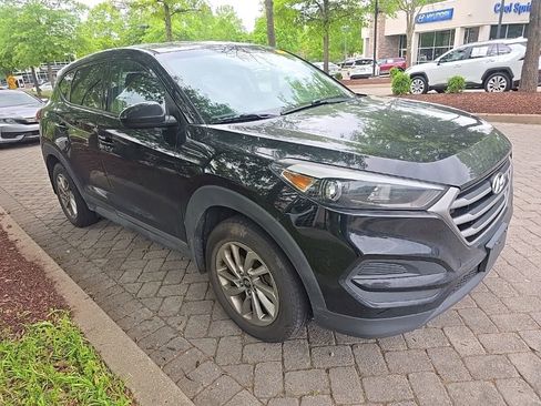 Used 2018 Hyundai Tucson SE image 2