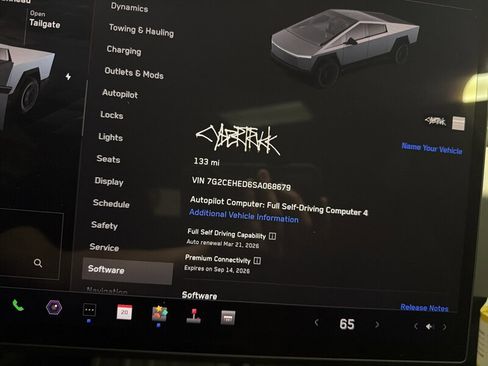 Used 2025 Tesla Cybertruck AWD Crew Cab image 43