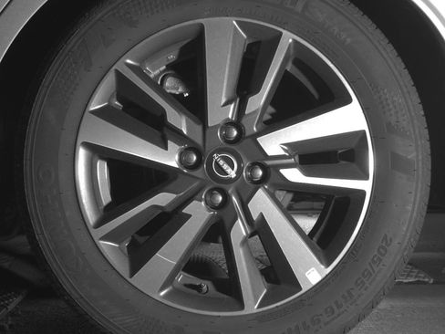 Used 2025 Nissan Versa SV FWD image 14