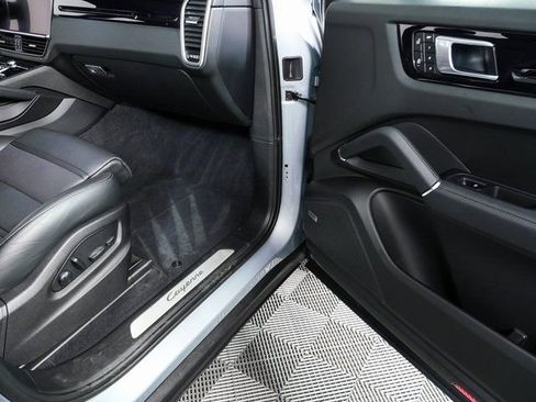 Certified 2023 Porsche Cayenne w/ Premium Package AWD/4WD image 27