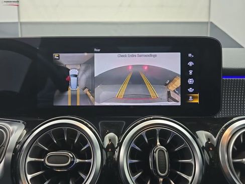 Used 2022 Mercedes-Benz GLB 250 4MATIC image 31