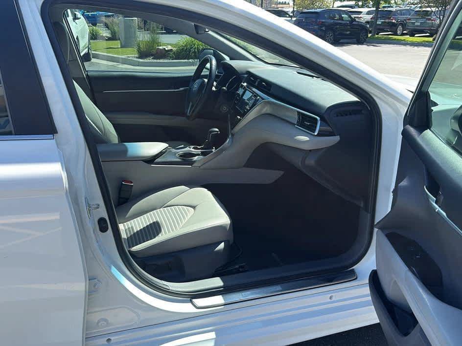 Used 2018 Toyota Camry SE w/ Protection Package (Q2) FWD image 11