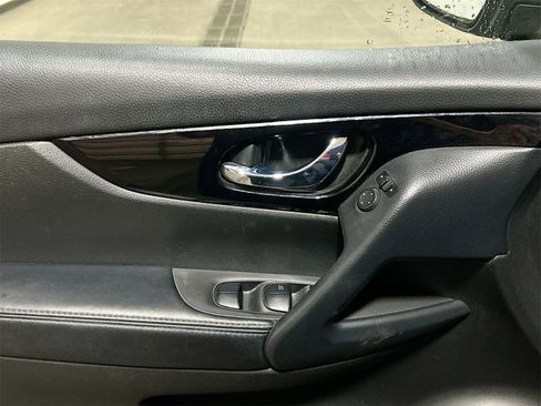 Used 2020 Nissan Rogue Sport SV image 17