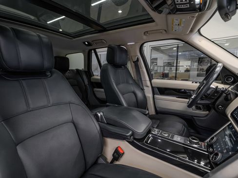 Used 2019 Land Rover Range Rover HSE image 32
