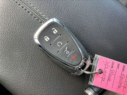 Used 2023 Chevrolet Equinox Premier image 13