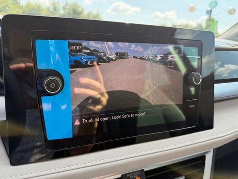 Used 2025 Volkswagen Taos SE image 13