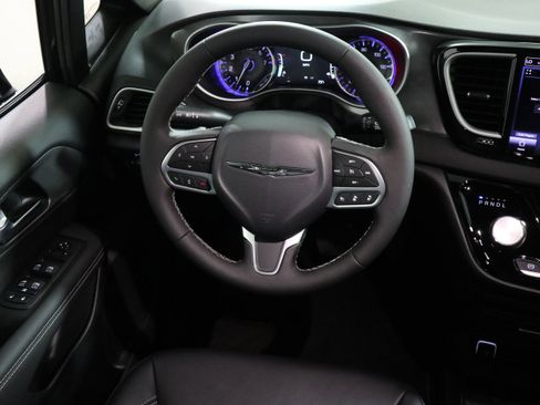 New 2026 Chrysler Voyager LX image 16