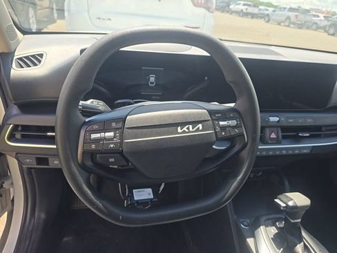 Used 2025 Kia K4 FWD image 7