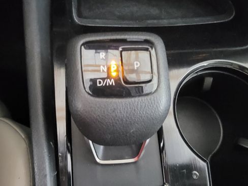 Used 2021 Nissan Rogue SV w/ Premium Package AWD/4WD image 18