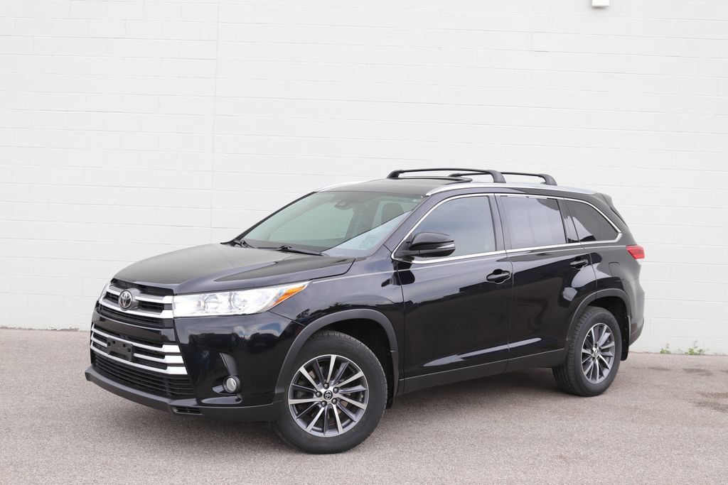 Used 2019 Toyota Highlander XLE AWD/4WD image 36