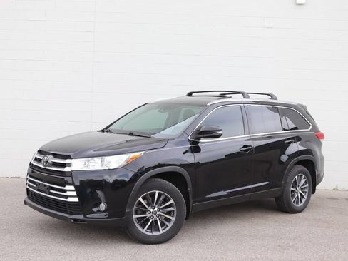 Used 2019 Toyota Highlander XLE AWD/4WD image 36
