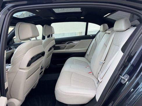Used 2017 BMW 750i xDrive image 25