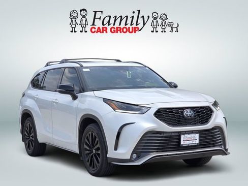Used 2025 Toyota Highlander XSE AWD/4WD image 2