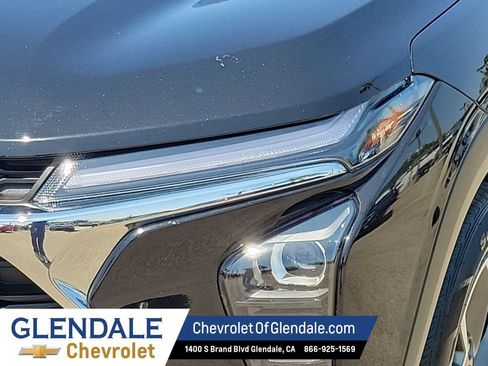 Certified 2025 Chevrolet Trax LT FWD image 17