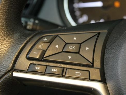 Used 2018 Nissan Rogue S FWD image 19