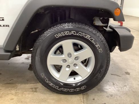 Used 2017 Jeep Wrangler Sport w/ Quick Order Package 24S AWD/4WD image 7