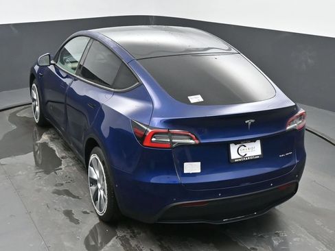 Used 2020 Tesla Model Y Long Range image 37