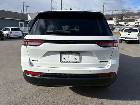 Used 2023 Jeep Grand Cherokee Limited w/ Black Appearance Package image 4