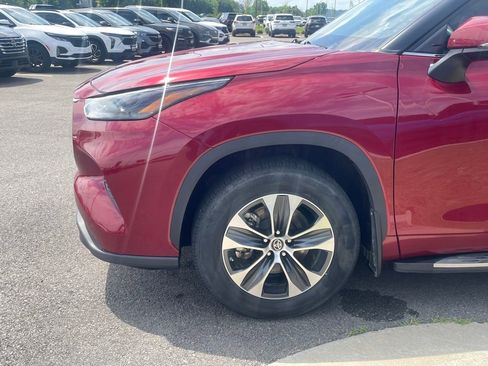 Used 2023 Toyota Highlander XLE FWD image 33