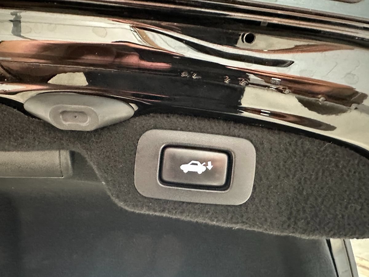 Used 2014 Lexus LS 460 AWD w/ Comfort Package image 8