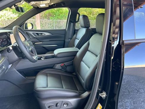 New 2026 Chevrolet Traverse LT w/ Driver Confidence Package AWD/4WD image 19